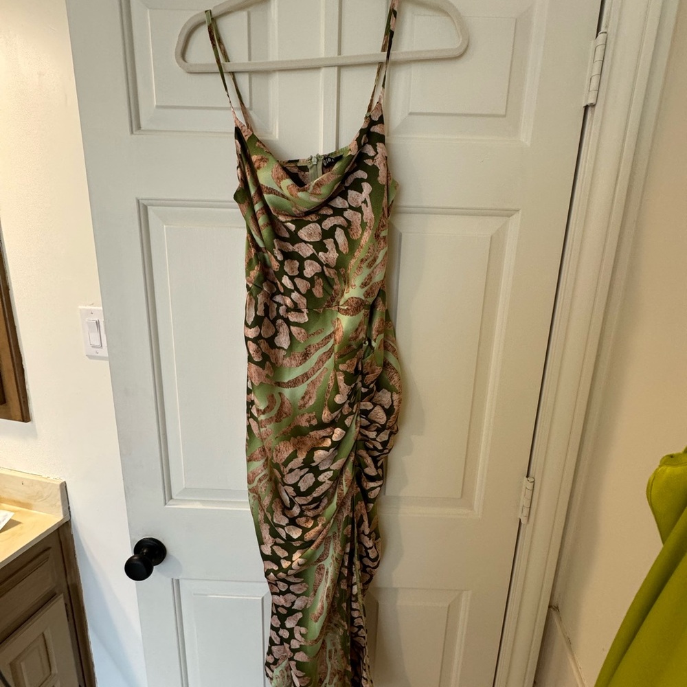 Chic Strapless Dress in Green and Pink Pattern
